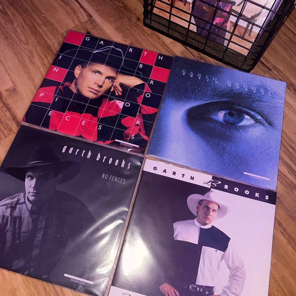 Garth Brooks Vinyl Record Collection